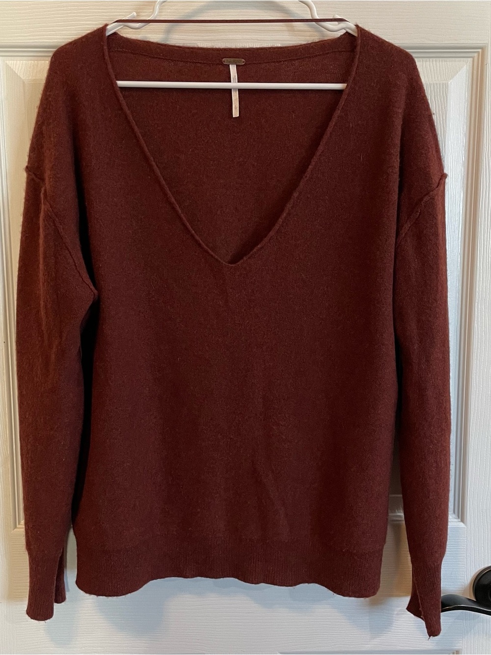 Free People 100% Cashmere V-Neck Sweater Large Rust Brown Cozy Knit